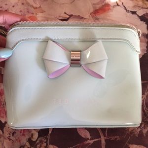 Cosmetic bag